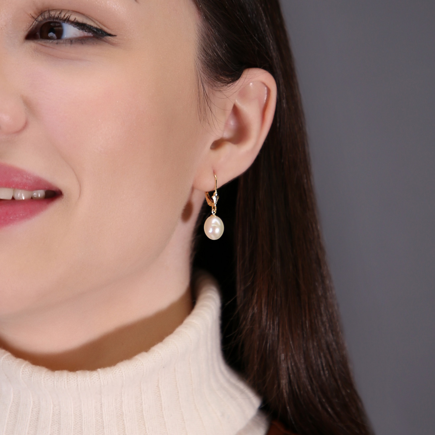 14k Gold Freshwater Pearl Dangle Earrings