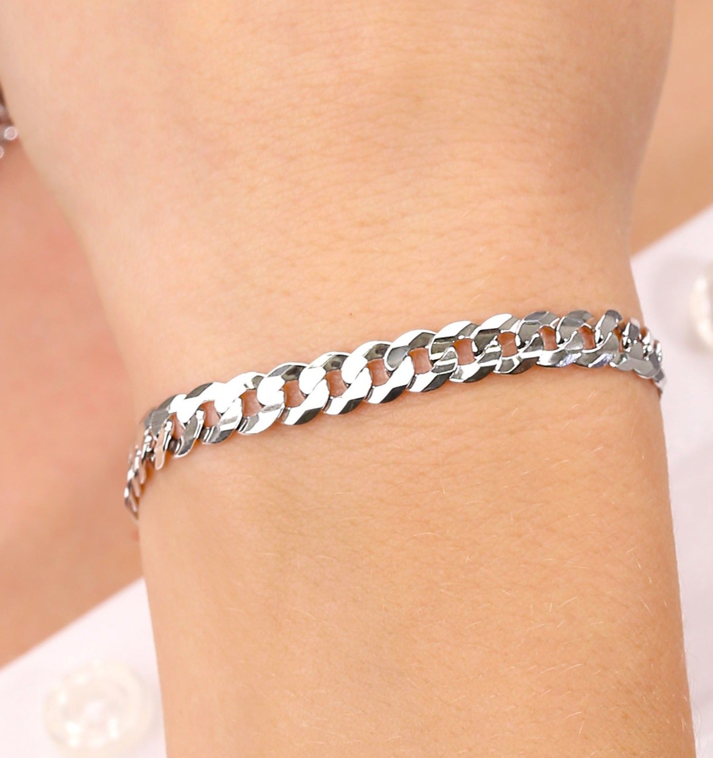 Curb Link Bracelet in Sterling Silver. Unisex
