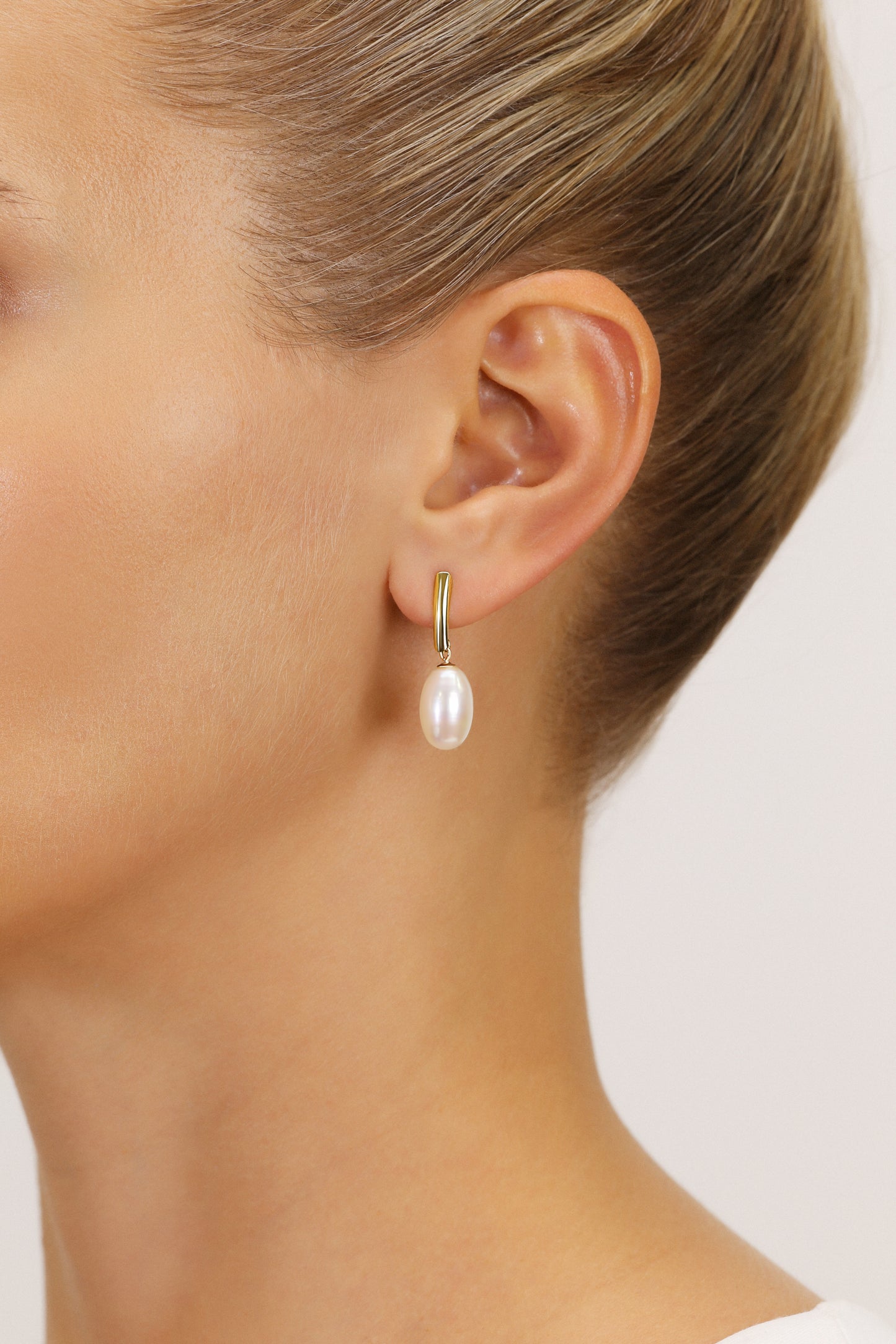 14k Yellow Gold Freshwater Pearl Dangle Earrings